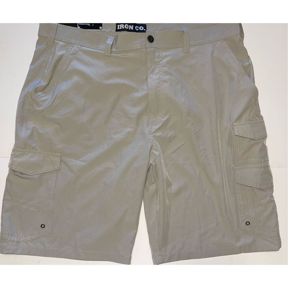 Iron Co   Stretch Performance Hybrid Cargo Shorts Beige Size 42‎